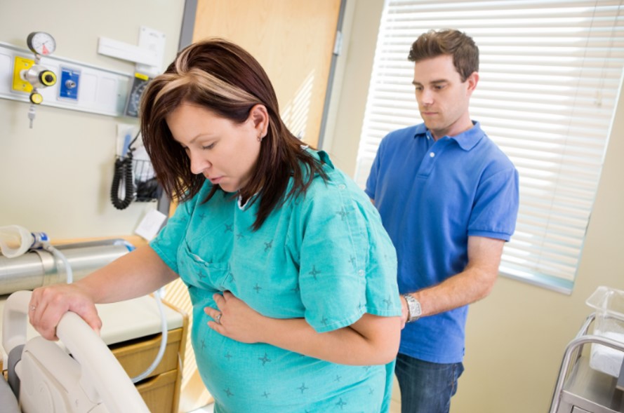 Safe pain relief during labor options including breathing techniques, epidural, massage, and warm water therapy