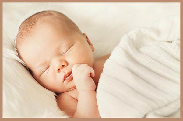 Building a Baby Sleep and Feeding Rhythm