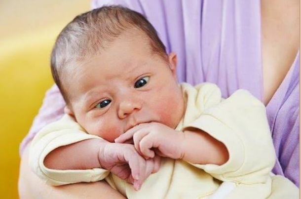 newborn crossed eyes